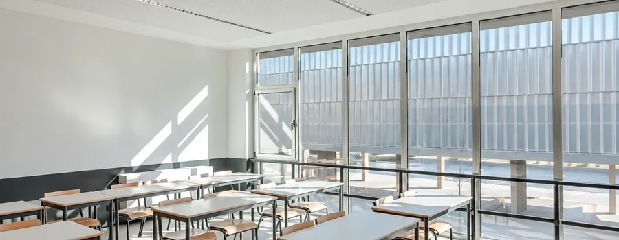 Salle de classe propre et rangée